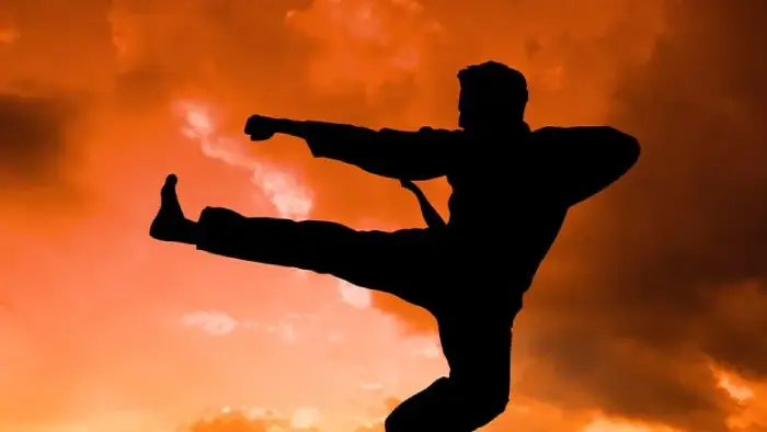 چگونه می‌توان در شرایط واقعی از تکنیک‌های دفاع شخصی استفاده کرد؟